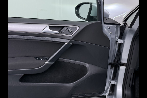 Volkswagen e-Golf AUT Navi Ecc Climatronic Stoelverwarming Cruise Control Pdc Lmv Led Privacy Glas Regen-Lichtsensor Bluetooth Isofix SOH 85%