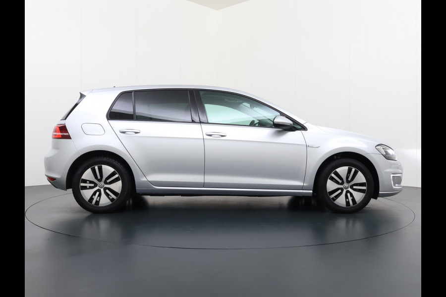 Volkswagen e-Golf AUT Navi Ecc Climatronic Stoelverwarming Cruise Control Pdc Lmv Led Privacy Glas Regen-Lichtsensor Bluetooth Isofix SOH 85%