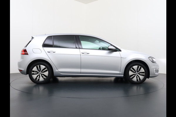 Volkswagen e-Golf AUT Navi Ecc Climatronic Stoelverwarming Cruise Control Pdc Lmv Led Privacy Glas Regen-Lichtsensor Bluetooth Isofix SOH 85%