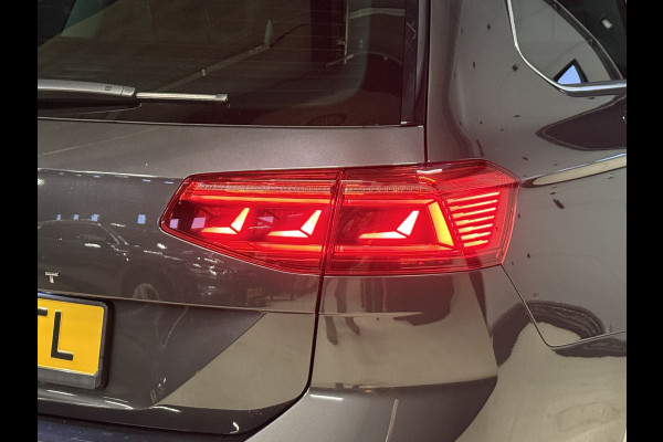 Volkswagen Passat Variant 1.4 TSI PHEV GTE Business Soh 100% | Panoramadak | Stoelmassage | Apple Carplay | Trekhaak