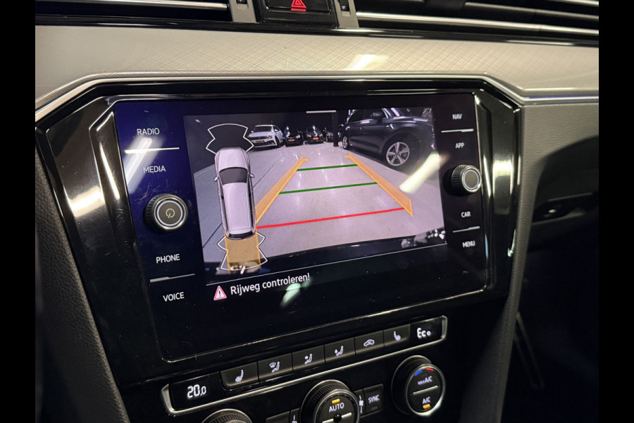 Volkswagen Passat Variant 1.4 TSI PHEV GTE Business Soh 100% | Panoramadak | Stoelmassage | Apple Carplay | Trekhaak