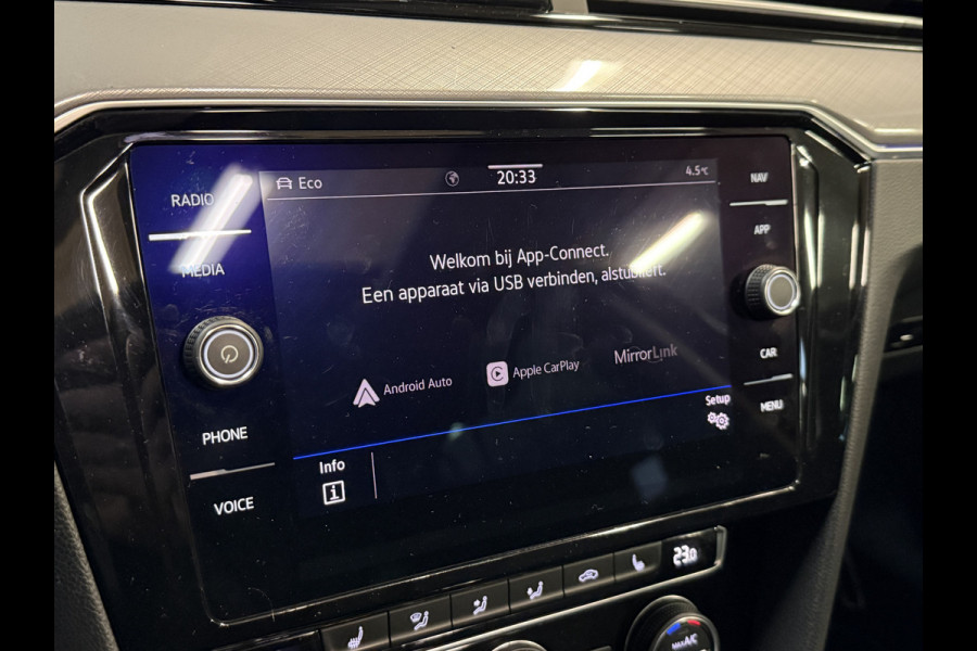 Volkswagen Passat Variant 1.4 TSI PHEV GTE Business Soh 100% | Panoramadak | Stoelmassage | Apple Carplay | Trekhaak