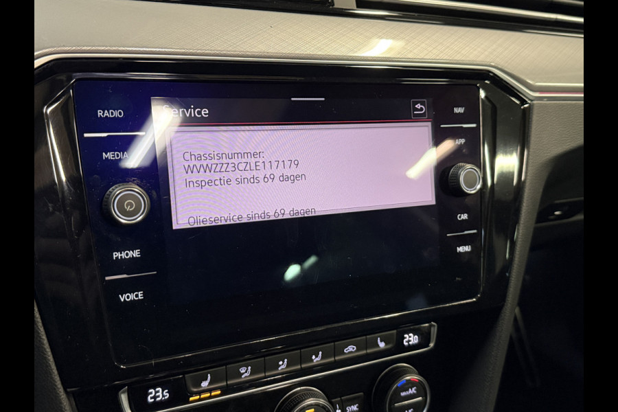 Volkswagen Passat Variant 1.4 TSI PHEV GTE Business Soh 100% | Panoramadak | Stoelmassage | Apple Carplay | Trekhaak