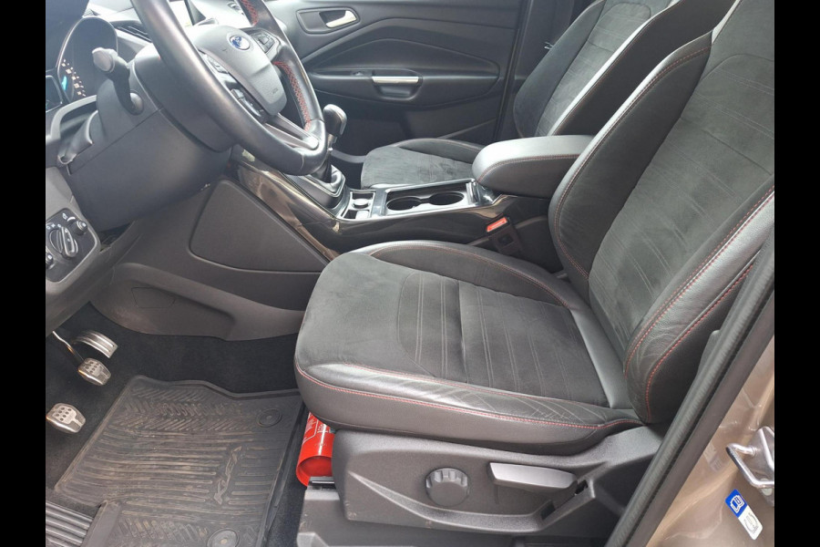 Ford Kuga 1.5 ST Line | Trekhaak 2000kg | Winter-Pack | LED | Navi | Stoel&Stuur Verwarming | occasion