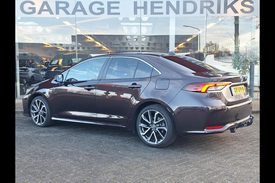 Toyota Corolla 1.8 Hybrid Executive Sedan | Trekhaak | Blindspot | Adaptive CC | Leder-Stof | Occasion