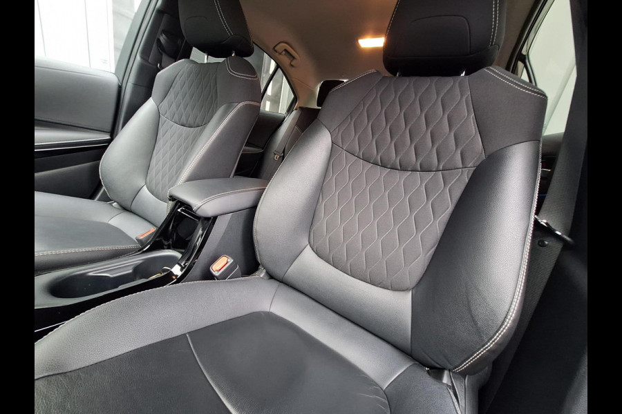 Toyota Corolla 1.8 Hybrid Executive Sedan | Trekhaak | Blindspot | Adaptive CC | Leder-Stof | Occasion