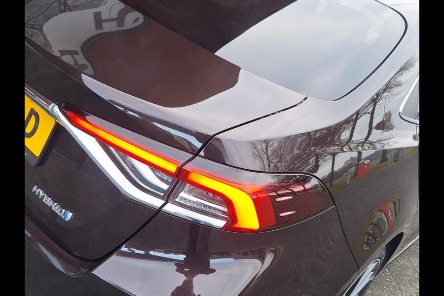 Toyota Corolla 1.8 Hybrid Executive Sedan | Trekhaak | Blindspot | Adaptive CC | Leder-Stof | Occasion
