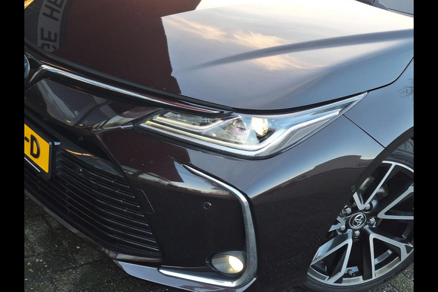 Toyota Corolla 1.8 Hybrid Executive Sedan | Trekhaak | Blindspot | Adaptive CC | Leder-Stof | Occasion