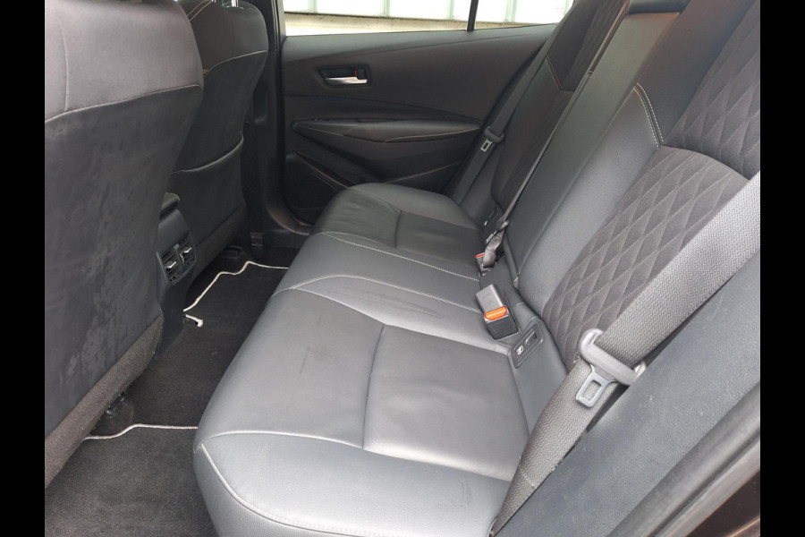 Toyota Corolla 1.8 Hybrid Executive Sedan | Trekhaak | Blindspot | Adaptive CC | Leder-Stof | Occasion