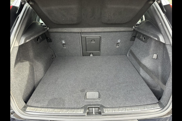 Volvo XC40 1.5 T5 Recharge R-Design | Leder | Electr Trekhaak 1800kg | Stoelverwarming | Navi | occasion