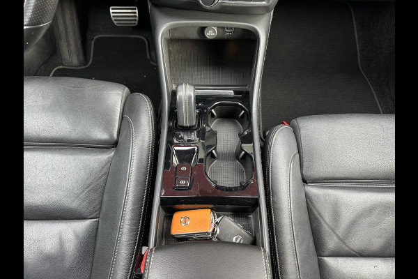 Volvo XC40 1.5 T5 Recharge R-Design | Leder | Electr Trekhaak 1800kg | Stoelverwarming | Navi | occasion