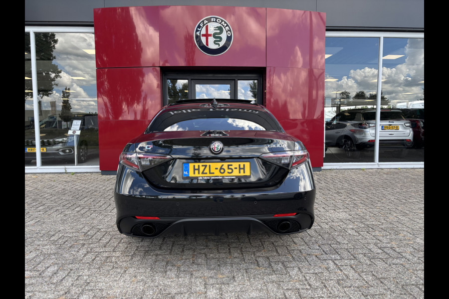 Alfa Romeo Giulia 2.0T 280 AWD Veloce | 19" Velgen | Panoramadak | Adas 2 | Carplay en Android Let op auto niet altijd aanwezig