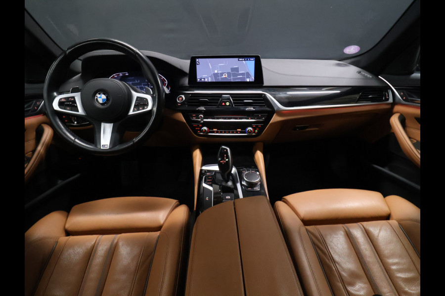 BMW 5 Serie Touring 520i High Executive Edition M Sport [TREKHAAK INKLAPBAAR, CAMERA, APPLE CARPLAY, ANDROID AUTO, MEMORY SEATS, M STUURWIEL, VOL LEDER, NIEUWSTAAT]