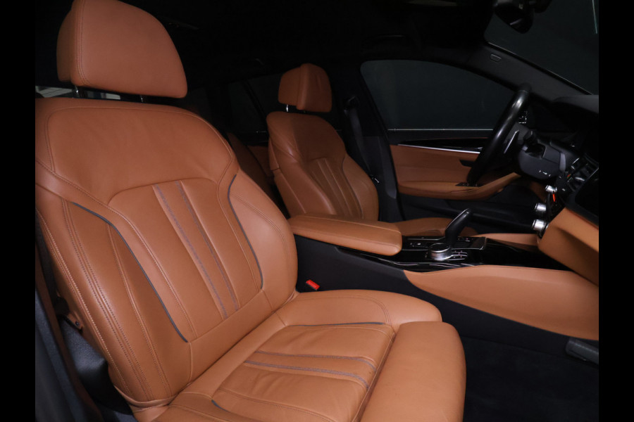 BMW 5 Serie Touring 520i High Executive Edition M Sport [TREKHAAK INKLAPBAAR, CAMERA, APPLE CARPLAY, ANDROID AUTO, MEMORY SEATS, M STUURWIEL, VOL LEDER, NIEUWSTAAT]