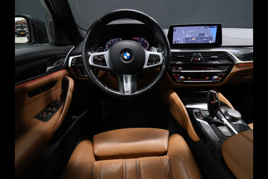 BMW 5 Serie Touring 520i High Executive Edition M Sport [TREKHAAK INKLAPBAAR, CAMERA, APPLE CARPLAY, ANDROID AUTO, MEMORY SEATS, M STUURWIEL, VOL LEDER, NIEUWSTAAT]