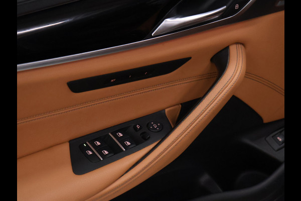 BMW 5 Serie Touring 520i High Executive Edition M Sport [TREKHAAK INKLAPBAAR, CAMERA, APPLE CARPLAY, ANDROID AUTO, MEMORY SEATS, M STUURWIEL, VOL LEDER, NIEUWSTAAT]
