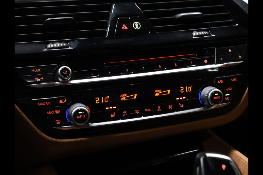 BMW 5 Serie Touring 520i High Executive Edition M Sport [TREKHAAK INKLAPBAAR, CAMERA, APPLE CARPLAY, ANDROID AUTO, MEMORY SEATS, M STUURWIEL, VOL LEDER, NIEUWSTAAT]