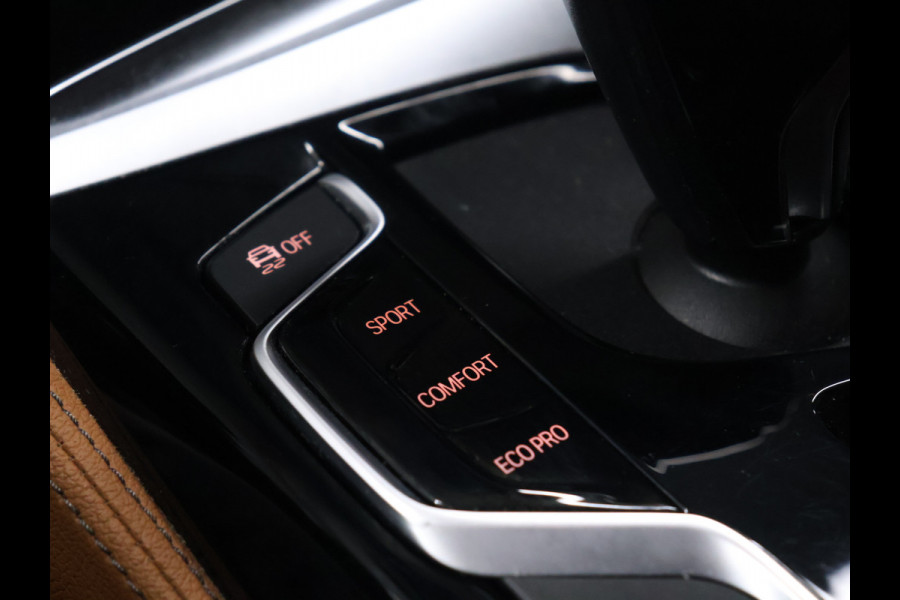 BMW 5 Serie Touring 520i High Executive Edition M Sport [TREKHAAK INKLAPBAAR, CAMERA, APPLE CARPLAY, ANDROID AUTO, MEMORY SEATS, M STUURWIEL, VOL LEDER, NIEUWSTAAT]