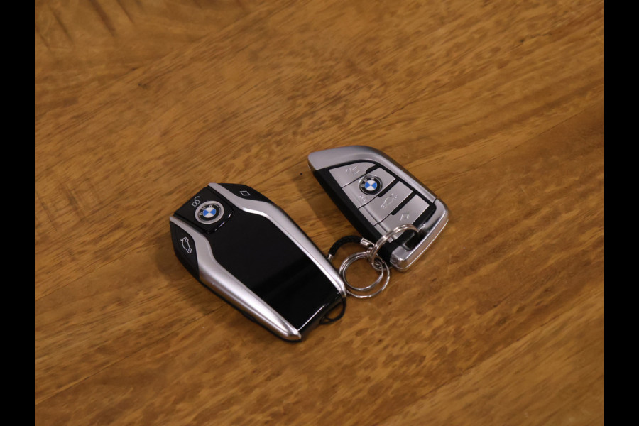 BMW 5 Serie Touring 520i High Executive Edition M Sport [TREKHAAK INKLAPBAAR, CAMERA, APPLE CARPLAY, ANDROID AUTO, MEMORY SEATS, M STUURWIEL, VOL LEDER, NIEUWSTAAT]