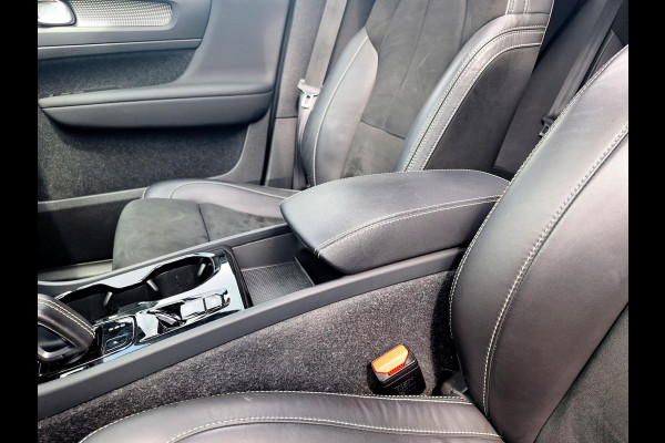 Volvo XC40 1.5 T4 Recharge R-Design | Trekhaak 1800kg | Pano | Leder Alcantara | Two Tone | (occasion)