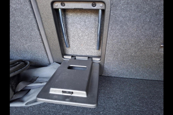 Volvo XC40 1.5 T4 Recharge R-Design | Trekhaak 1800kg | Pano | Leder Alcantara | Two Tone | (occasion)