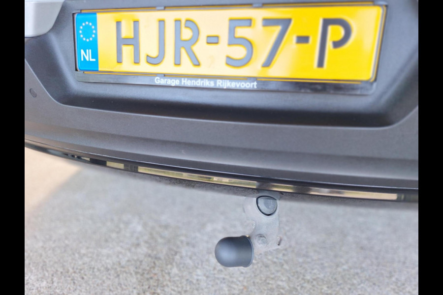 Volvo XC40 1.5 T4 Recharge R-Design | Trekhaak 1800kg | Pano | Leder Alcantara | Two Tone | (occasion)