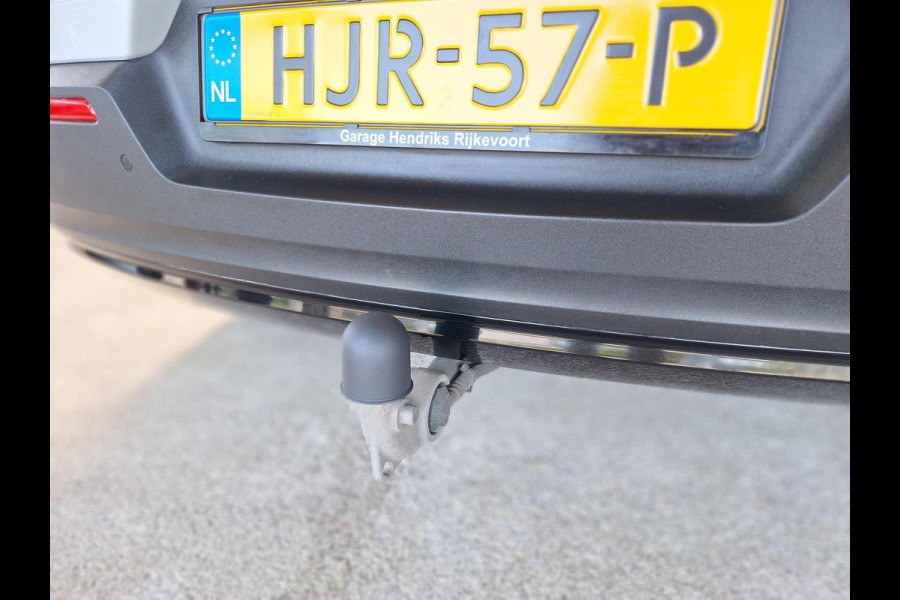 Volvo XC40 1.5 T4 Recharge R-Design | Trekhaak 1800kg | Pano | Leder Alcantara | Two Tone | (occasion)