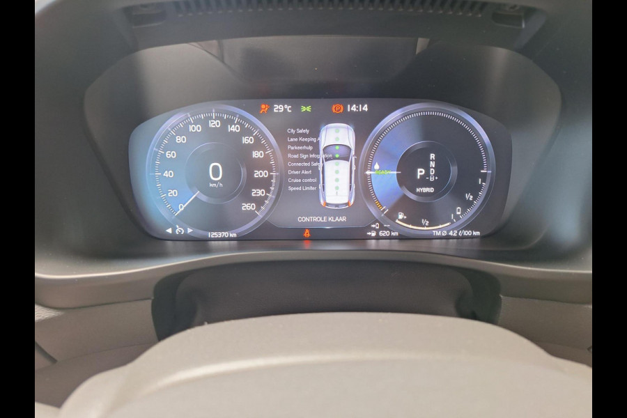 Volvo XC40 1.5 T4 Recharge R-Design | Trekhaak 1800kg | Pano | Leder Alcantara | Two Tone | (occasion)