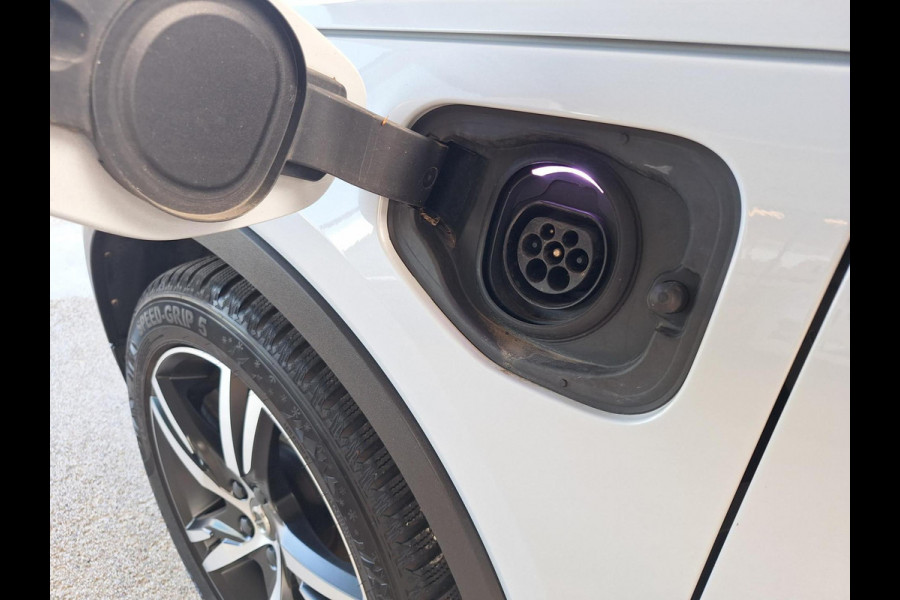 Volvo XC40 1.5 T4 Recharge R-Design | Trekhaak 1800kg | Pano | Leder Alcantara | Two Tone | (occasion)