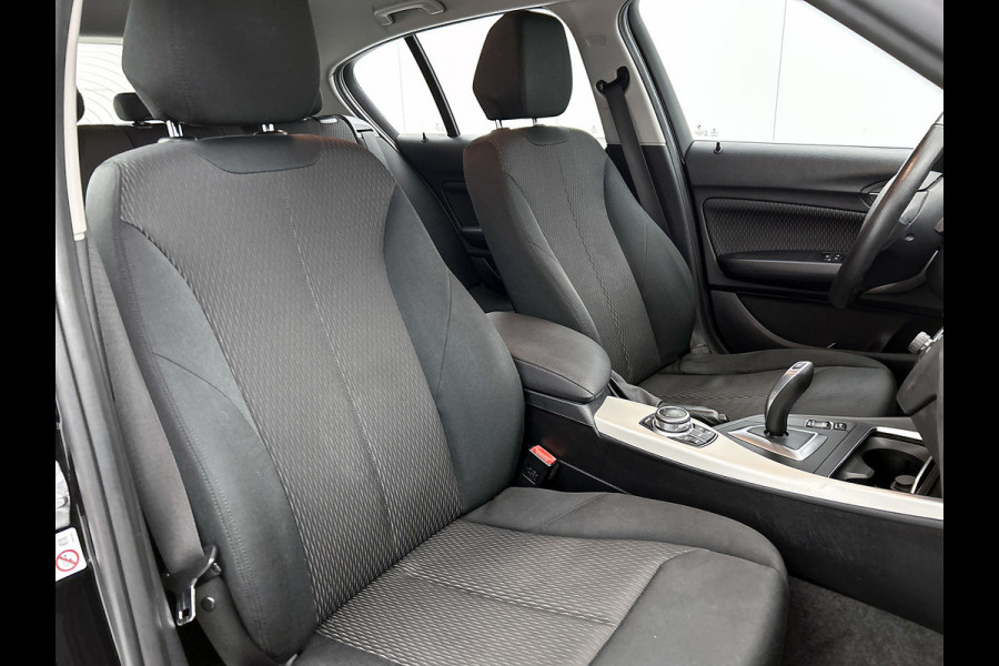 BMW 1-serie 118i Corporate Lease Executive (NL-auto, Goed OnderH, Navi, Climate Con, Parkeersensoren, Cruise Con, Etc)