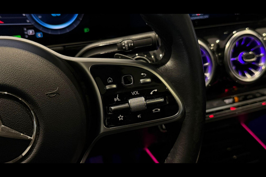 Mercedes-Benz EQA 250 Electric Art 67 kWh + PANO / CAMERA / DODEHOEK / SFEERVERLICHTING