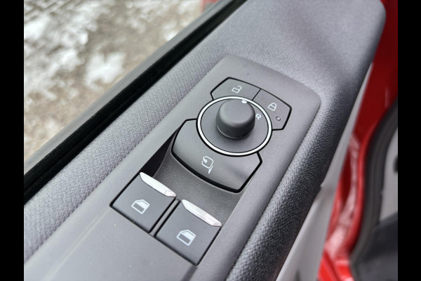 Ford Tourneo Custom 340 L1H1 Active 65 kWh | SCI | 218pk | Driver Assistance Pack | Verwarmde Voorstoelen | 8 persoons | Uniek in Nederland!