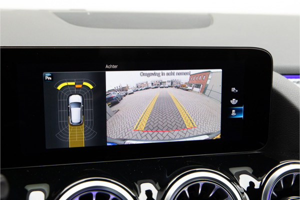 Mercedes-Benz GLA 180 AMG Nightpack, Widescreen, Distronic, Sfeerverlichting 2023