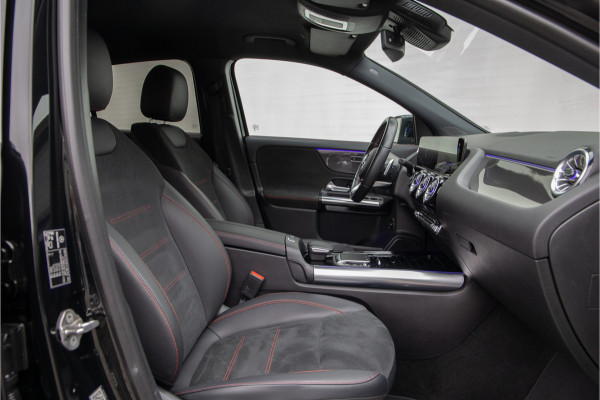 Mercedes-Benz GLA 180 AMG Nightpack, Widescreen, Distronic, Sfeerverlichting 2023