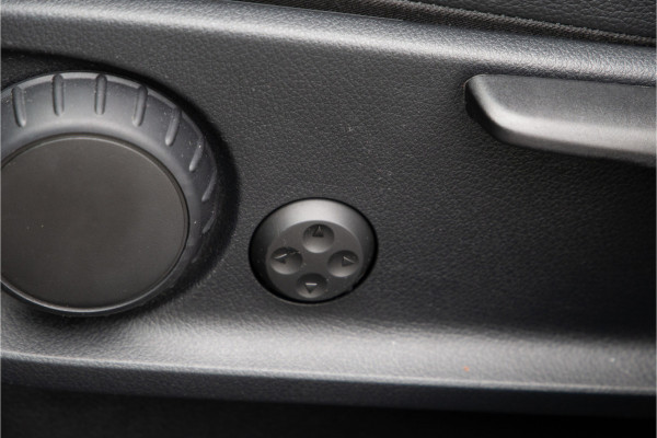 Mercedes-Benz GLA 180 AMG Nightpack, Widescreen, Distronic, Sfeerverlichting 2023