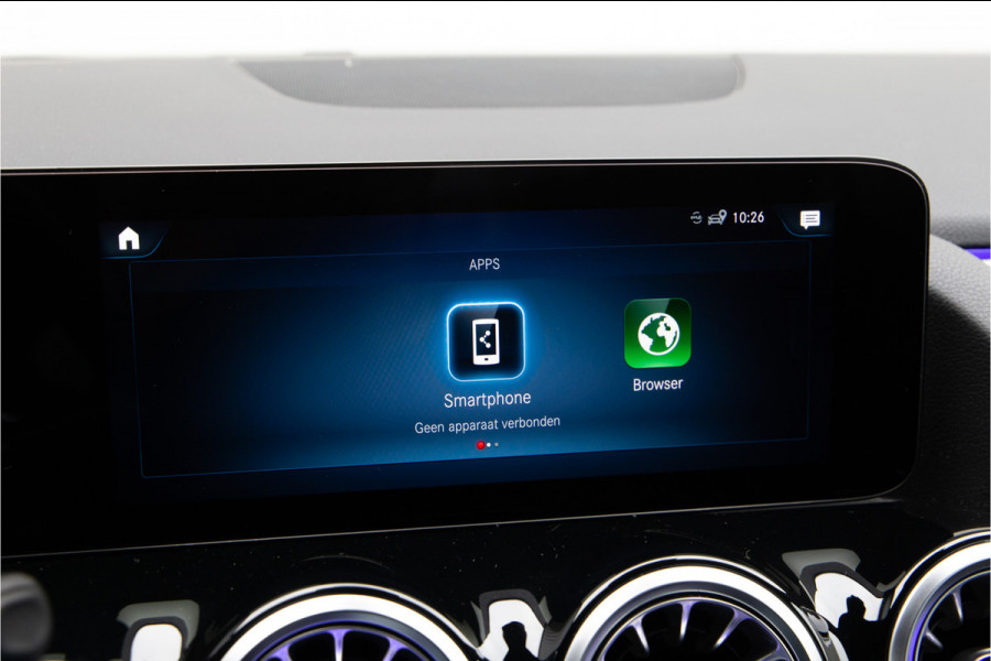 Mercedes-Benz GLA 180 AMG Nightpack, Widescreen, Distronic, Sfeerverlichting 2023