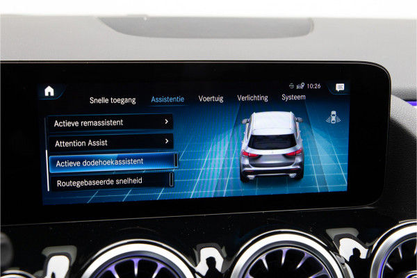 Mercedes-Benz GLA 180 AMG Nightpack, Widescreen, Distronic, Sfeerverlichting 2023