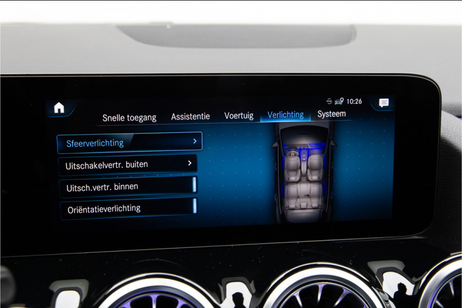 Mercedes-Benz GLA 180 AMG Nightpack, Widescreen, Distronic, Sfeerverlichting 2023