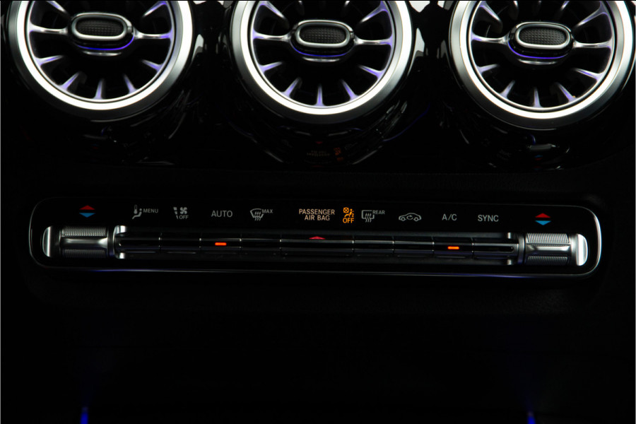 Mercedes-Benz GLA 180 AMG Nightpack, Widescreen, Distronic, Sfeerverlichting 2023