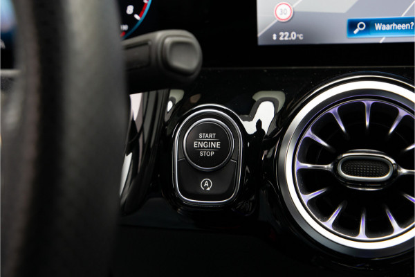 Mercedes-Benz GLA 180 AMG Nightpack, Widescreen, Distronic, Sfeerverlichting 2023