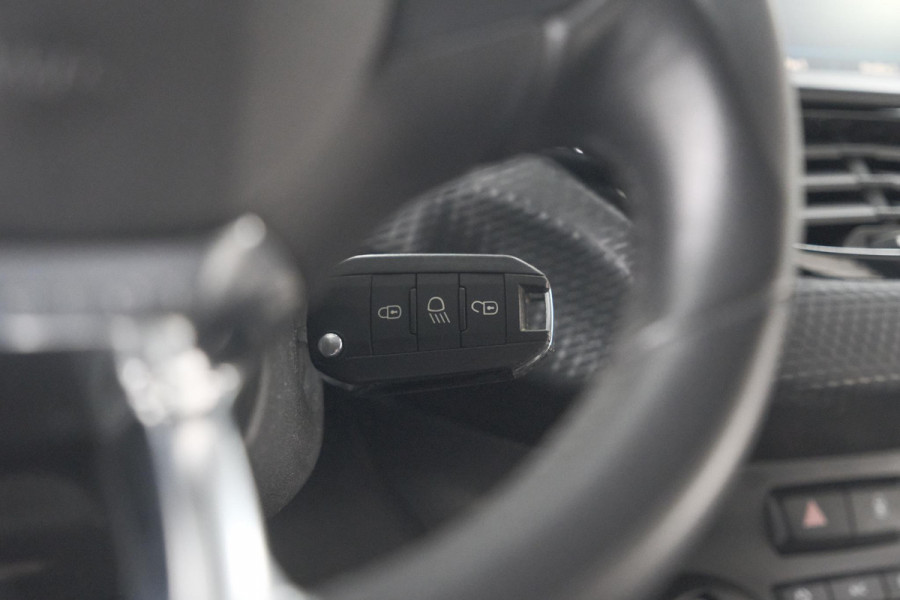Peugeot 208 PureTech 82 Signature | Apple Carplay | Parkeersensoren | Navigatie | Airco