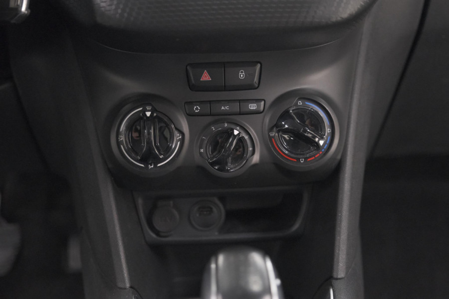 Peugeot 208 PureTech 82 Signature | Apple Carplay | Parkeersensoren | Navigatie | Airco