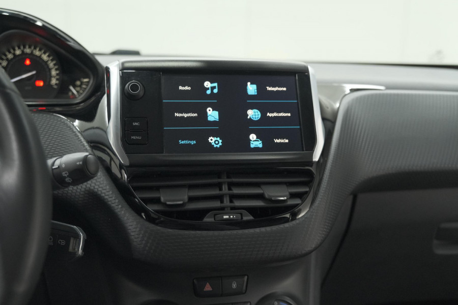 Peugeot 208 PureTech 82 Signature | Apple Carplay | Parkeersensoren | Navigatie | Airco