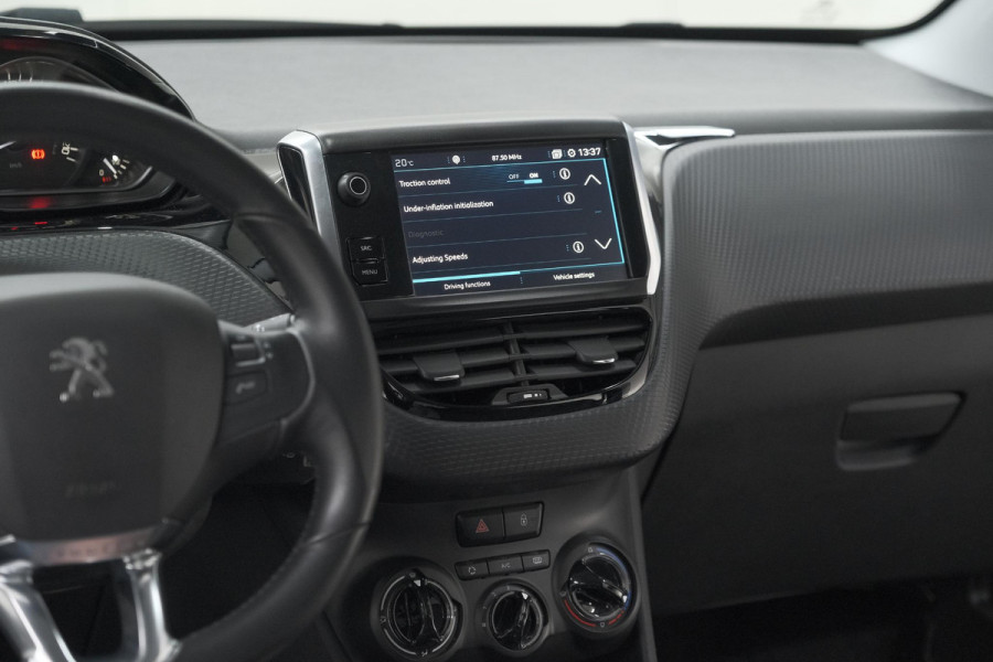 Peugeot 208 PureTech 82 Signature | Apple Carplay | Parkeersensoren | Navigatie | Airco