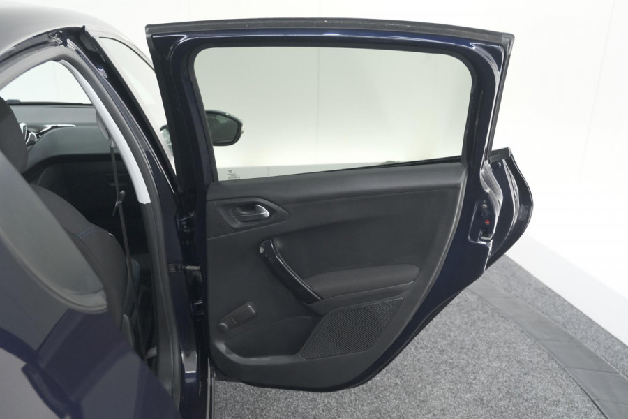 Peugeot 208 PureTech 82 Signature | Apple Carplay | Parkeersensoren | Navigatie | Airco