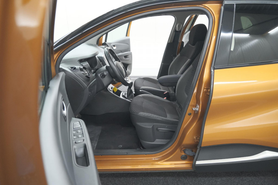 Renault Captur TCe 90 Intens | Camera | Dodehoekdetectie | Navigatie | Parkeersensoren