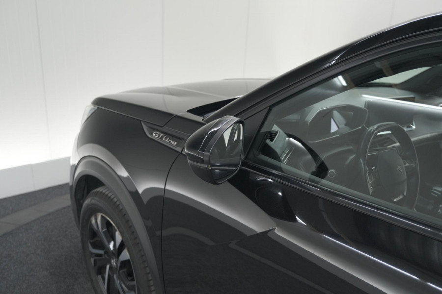 Peugeot 2008 PureTech 130 GT-Line | Camera | Adaptieve Cruise Control | Allseason Banden | Navigatie