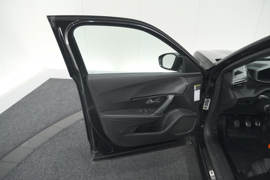 Peugeot 2008 PureTech 130 GT-Line | Camera | Adaptieve Cruise Control | Allseason Banden | Navigatie