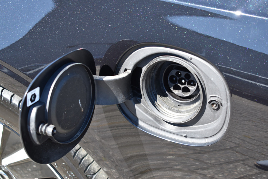 Volvo V90 T8 AWD 390PK Plug-in Hybrid R-Design | HUD | H&K | Trekhaak | Luchtvering | 360 camera | 19"LMV |