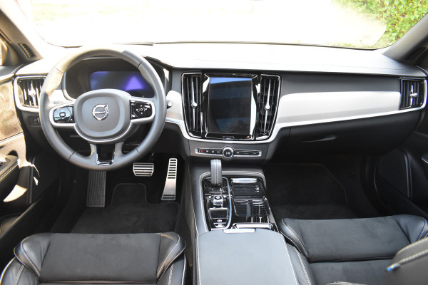 Volvo V90 T8 AWD 390PK Plug-in Hybrid R-Design | HUD | H&K | Trekhaak | Luchtvering | 360 camera | 19"LMV |